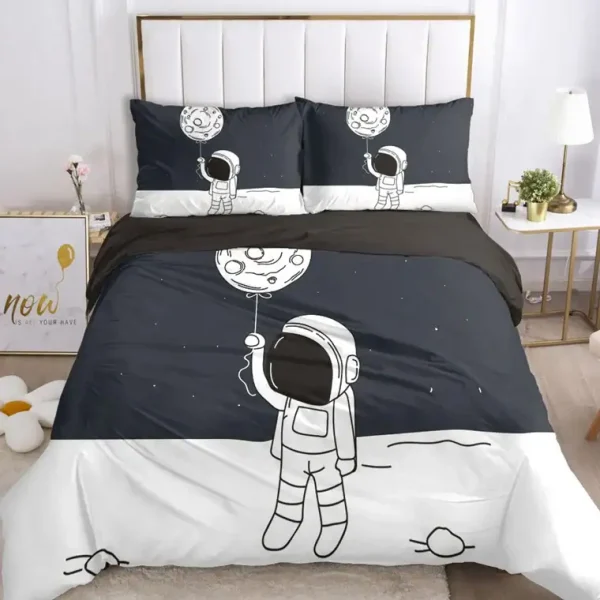 Bettwäsche mit Astronautenmotiv, das einen Astronauten zeigt, der einen Ballon hält, auf einem dunklen Nachthimmel mit Mond und Sternen, perfekt für Weltraum- und Raumfahrtfans.