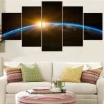 Eindrucksvoller Wanddruck eines Sonnenaufgangs über der Erde, ideal für Wissenschafts- und Raumfahrtdekorationen, bringt das Universum ins Zuhause.