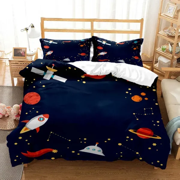 Bettwäsche mit Weltraummotiv, inklusive Raketen, Planeten und Sternen, perfekt für Kinderzimmer, hochwertig und langlebig.
