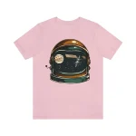 Lustiges T-Shirt mit Astronautenhelm-Design, der den Weltraum mit Planeten und Sternen zeigt, perfekt für Science-Fans und Weltraumliebhaber.