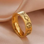 Goldring mit astrologischen Symbolen für Sternzeichen, elegantes Schmuckstück für Astrologie-Liebhaber.