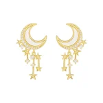 Elegante goldene Ohrringe mit Mond- und Sternmotiven, verziert mit kleinen Kristallen, ideal für Schmuckliebhaber und besondere Anlässe.