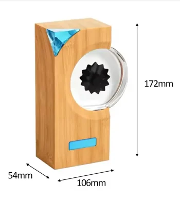 Dekoratives Holzobjekt mit geometrischem blauen Akzent und transparentem Element, ideal für wissenschaftliche oder dekorative Zwecke. Maße: 172mm hoch, 106mm breit, 54mm tief.
