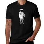 Schwarzes T-Shirt mit Astronauten-Design, ideal für Science-Fans und Weltraumliebhaber. Perfekt für casual Outfits und wissenschaftliche Veranstaltungen.