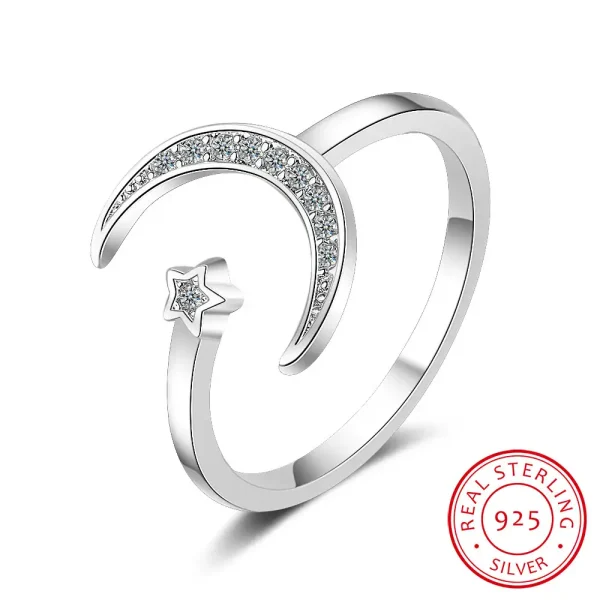 Eleganter Sterlingsilber-Ring mit Stern- und Mondmotiv, verziert mit funkelnden Zirkonias, symbolisiert Träume und Sternenhimmel. Perfekt für Schmuckliebhaber und Astronomie-Enthusiasten.