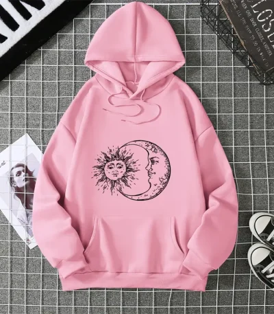 Bequemer pinker Hoodie mit Sonnen- und Mondmotiv, ideal für Fans von Astronomie und stylischer Freizeitkleidung.