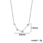 Elegante Halskette mit geometrischen Elementen, 25mm breit und 15mm hoch, aus silberfarbenem Metall, Gewicht 3g, ideal für Schmuckliebhaber und moderne Accessoires.