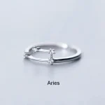 Eleganter Silberring mit kleinen Zirkoniasteinen, inspiriert vom Sternzeichen Widder, ideal für Astrologie- und Sternzeichenliebhaber.