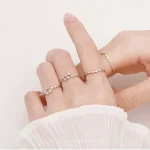 Elegantes Sternenring-Set aus Silber, perfekt für stilvolle Damen, mit funkelnden Sternmotiven, ideal für Alltag und besondere Anlässe.