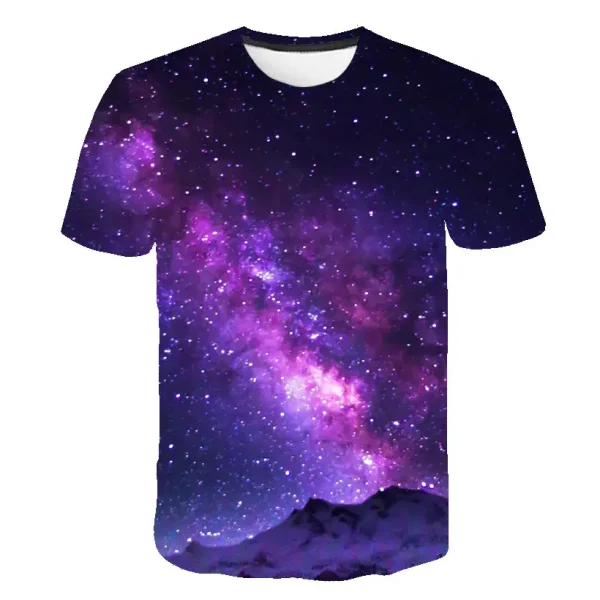 T-Shirt mit Galaxy-Design, zeigt einen bunten Sternenhimmel mit Milchstraße und Bergen im Vordergrund, ideal für Wissenschafts- und Astronomie-Fans.
