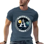 Modisches T-Shirt mit Apollo und NASA Logo, ideal für Raumfahrt- und Wissenschaftsbegeisterte, bequem und stilvoll.