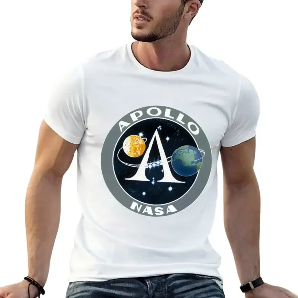 Modernes T-Shirt mit Apollo- und NASA-Logo, ideal für Weltraumfans, bequemes Design, perfekt für Science-Gadgets und Dekorationen.