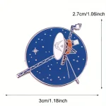 Detailliertes Satellitenmodell mit Antennen und Solarpanel, ideal für Wissenschafts- und Dekorationszwecke.
