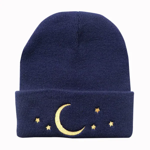 Dunkelblaue Mütze mit Mond und Sternen, ideal für kalte Tage, modisches Accessoire mit wissenschaftlichem Design.
