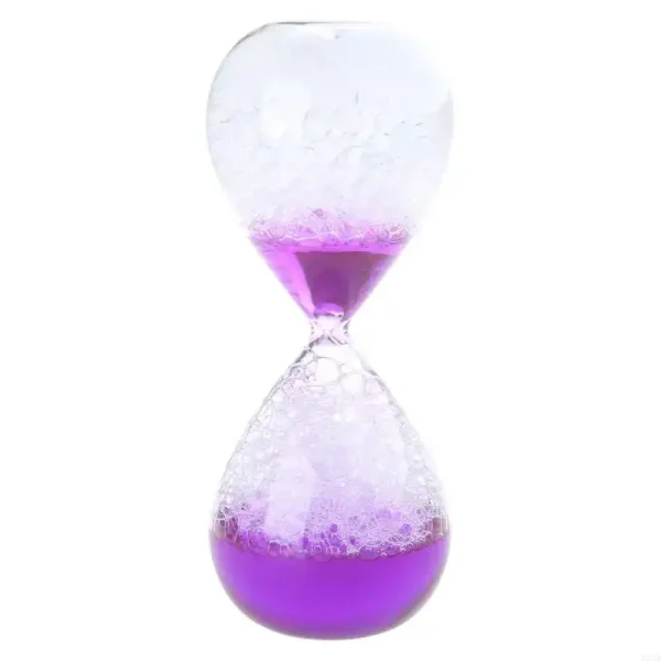 Eine transparente Sanduhr mit violettem Flüssigkeitsinhalt, die den Fluss der Zeit symbolisiert, ideal für wissenschaftliche Dekorationen und Lehrmaterialien.
