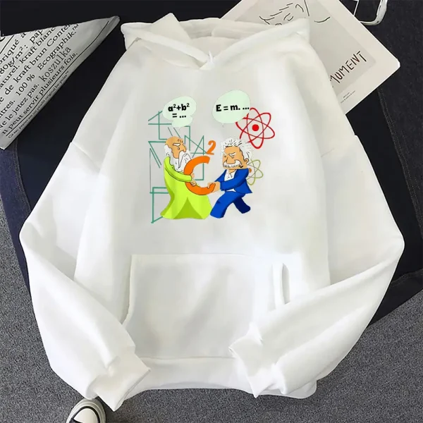 Lustiges T-Shirt mit wissenschaftlichen Formeln und zwei lachenden Wissenschaftlern, ideal für Physikliebhaber und Wissenschaftsbegeisterte.