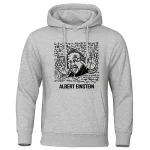 Hoodie mit Einstein-Illustration, wissenschaftlichen Formeln im Hintergrund, humorvolles Design, ideal für Wissenschafts- und Physikliebhaber.