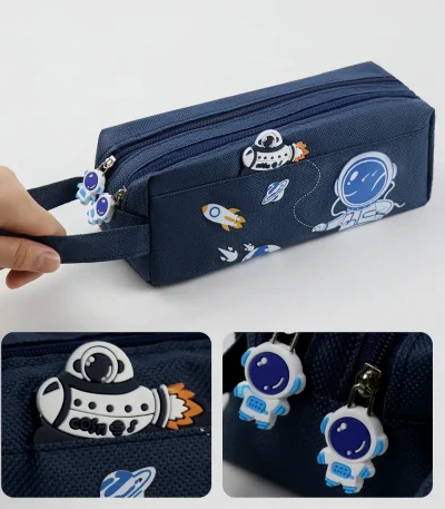 Schultasche mit Weltraum- und Astronauten-Motiv, ideal für Kinder, mit praktischem Griff und Reißverschluss. Perfekt für den Schulalltag und als Geschenk für kleine Weltraumfans.