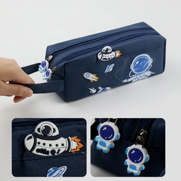 Schultasche mit Weltraum- und Astronauten-Motiv, ideal für Kinder, mit praktischem Griff und Reißverschluss. Perfekt für den Schulalltag und als Geschenk für kleine Weltraumfans.