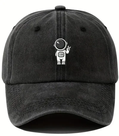 Schwarze Baseballkappe mit Astronaut-Design, ideal für Science-Fans und Astronomie-Enthusiasten. Perfekt als modisches Accessoire für Wissenschaftsliebhaber.
