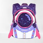 Kinder-Rucksack mit Weltraum-Design, Astronauten-Motiv, leuchtende Sterne, ideal für Schul- und Freizeitaktivitäten, farbenfrohes und praktisches Accessoire für kleine Astronauten.