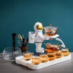 Kreatives Raumfahrer-Teekessel-Set mit Astronautenfigur, Teekannen und Tassen, ideal für Science-Gadget- und Dekorationsliebhaber.