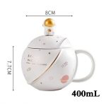Kaffeetasse im Weltraum-Design mit 400 ml Fassungsvermögen, dekorativ mit Planeten und Sternen, ideal für Science-Fans und Raumfahrt-Enthusiasten.