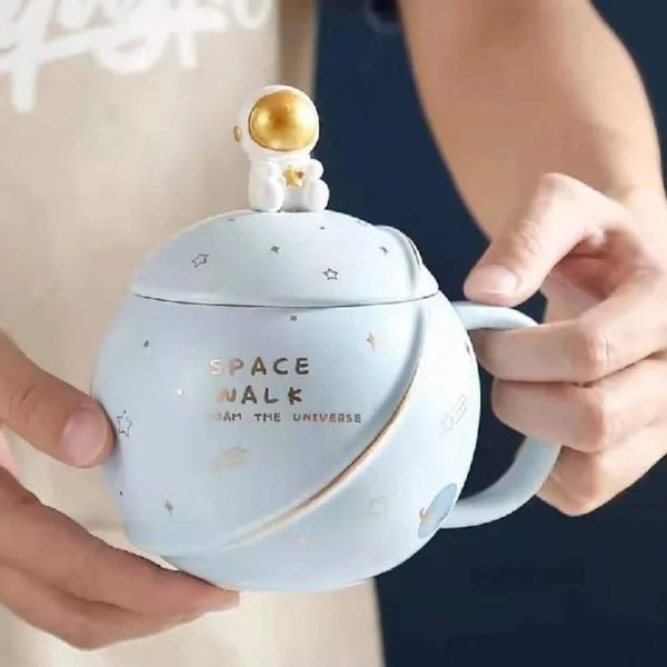 Tasse mit Weltraummotiv, dekorativ und funktional, perfekt für Science-Fans und Raumfahrtliebhaber.