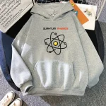 Grauer Hoodie mit Atom-Design und "Quantum Physics" Aufdruck, ideal für Wissenschafts- und Physikliebhaber, bequem und stylisch.