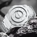 Modernes, silbernes Wissenschafts-Uhr-Design mit futuristischem Zifferblatt und robustem Metallarmband, ideal für Technik- und Wissenschaftsbegeisterte.