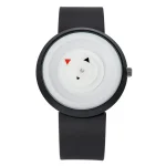 Moderne analoge Uhr mit einzigartigem, minimalistischen Zifferblattdesign, das auf einfache Linien und Symbole setzt, ideal für Wissenschafts- und Dekorationsliebhaber.