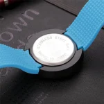 Hochwertige wissenschaftliche Uhr mit Edelstahlboden und blauem Silikonarmband, ideal für wissenschaftliche Experimente und Dekorationen.