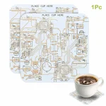 Komplexes Schaltkreis-Board als wissenschaftliche Dekoration, kombiniert mit einer Tasse Kaffee, ideal für Technik- und Wissenschaftsliebhaber.