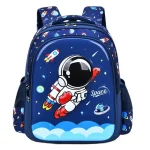 Bunter Kinderrucksack mit Weltraummotiv, Astronaut, Raketen und Planeten, ideal für Schule und Freizeit.