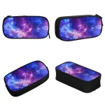 Schreibetui mit Galaxie-Motiv, ideal für Schule und Büro, mit robustem Reißverschluss, platzsparend und stilvoll.