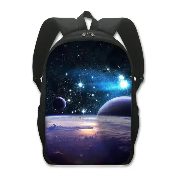 Rucksack mit Weltraummotiv, zeigt eine beeindruckende Darstellung des Sternenhimmels, Planeten und Galaxien, ideal für Wissenschafts- und Astronomie-Enthusiasten.
