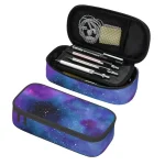 Schreibset mit Weltraum-Motiv in stylischem Etui, ideal für Astronomie- und Wissenschaftsbegeisterte. Perfekt für Schule, Studium oder als Geschenk für Science-Fans.