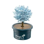 Detaillierter Kristallbaum in einer schwarzen Basis mit "Magic Crystal Tree" Aufschrift, ideal für wissenschaftliche Dekorationen und faszinierende Sammlerstücke.