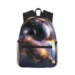 Rucksack mit Weltraum-Design, zeigt Planeten und Galaxien, ideal für Wissenschafts- und Astronomie-Fans. Perfekt für Schule, Uni oder Freizeit, verbindet Funktionalität mit faszinierendem Weltraum-Mot.