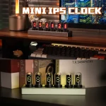 Miniatur-Uhr im Nixie-Röhren-Design, ideal als wissenschaftliche Dekoration oder Geschenk, zeigt die Uhrzeit mit leuchtenden Zahlen in einem stilvollen Gehäuse.