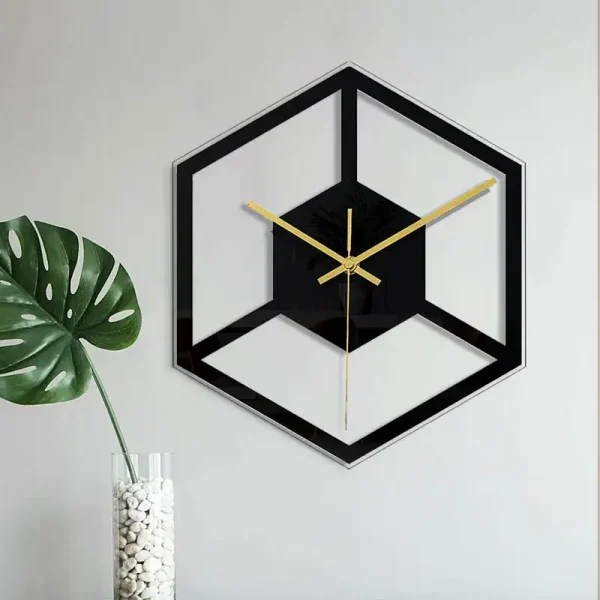 Moderne 3D-Wanduhr in geometrischem Design mit schwarzem Rahmen und goldenen Zeigern, perfekt für stilvolle Raumdekorationen.