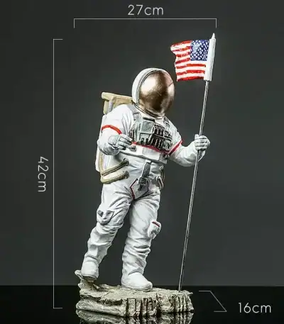 Detaillierte Astronautenfigur mit US-Flagge, Maße 27x42x16 cm, ideal für Wissenschafts- und Dekorationszwecke.