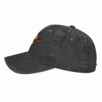 Schwarze Baseballkappe mit Logo, ideal für Sport und Freizeit, aus robustem Material, mit verstellbarem Riemen für bequemen Sitz. Perfekt für Fans und Streetwear-Liebhaber.