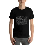 Schwarzes T-Shirt mit chemischem Diagramm und wissenschaftlichen Symbolen, ideal für Wissenschaftsbegeisterte.