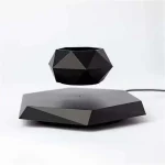 Modernes, geometrisches Stein-Design mit LED-Beleuchtung, ideal für Dekoration und wissenschaftliche Präsentationen.