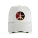 Weißer Baseballcap mit sowjetischem Raumfahrt-Logo, das eine Rakete, Hammer und Sichel sowie die Abkürzung CCCP zeigt. Perfekt für Science-Fans und Sammler.
