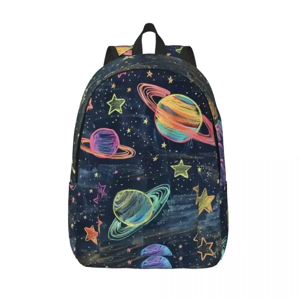 Rucksack mit Weltraum-Motiv, zeigt bunte Planeten und Sterne auf dunklem Hintergrund, ideal für Science-Fans und Schüler.