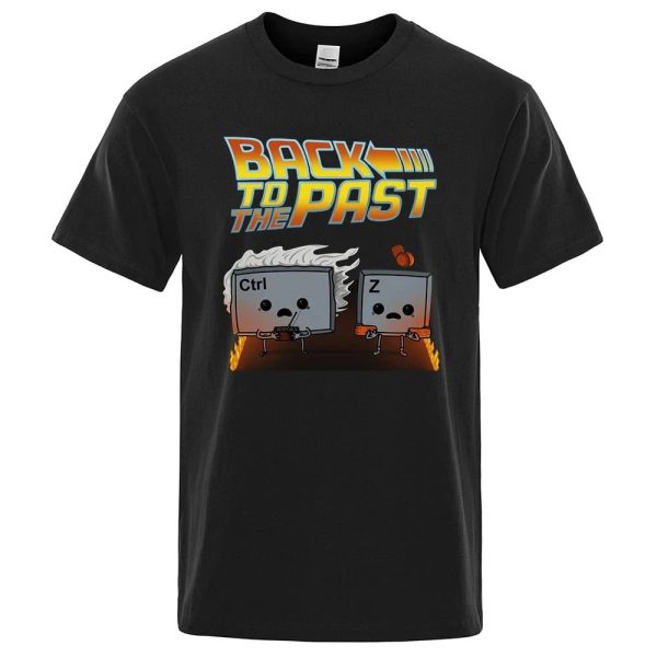 Schwarzes T-Shirt mit Cartoon-Design, das zwei Computer-Icons zeigt, die "Ctrl" und "Z" darstellen, mit dem Text "Back to the Past" in bunten Buchstaben.