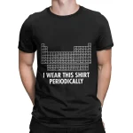 Schwarzes T-Shirt mit Periodensystem-Design und dem Text "I WEAR THIS SHIRT PERIODICALLY" für Wissenschafts- und Chemie-Enthusiasten.