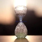 Ein elegantes Sanduhr-Design mit Wasser, das die Zeit auf stilvolle Weise misst. Perfekt für wissenschaftliche Dekorationen und moderne Raumgestaltung.